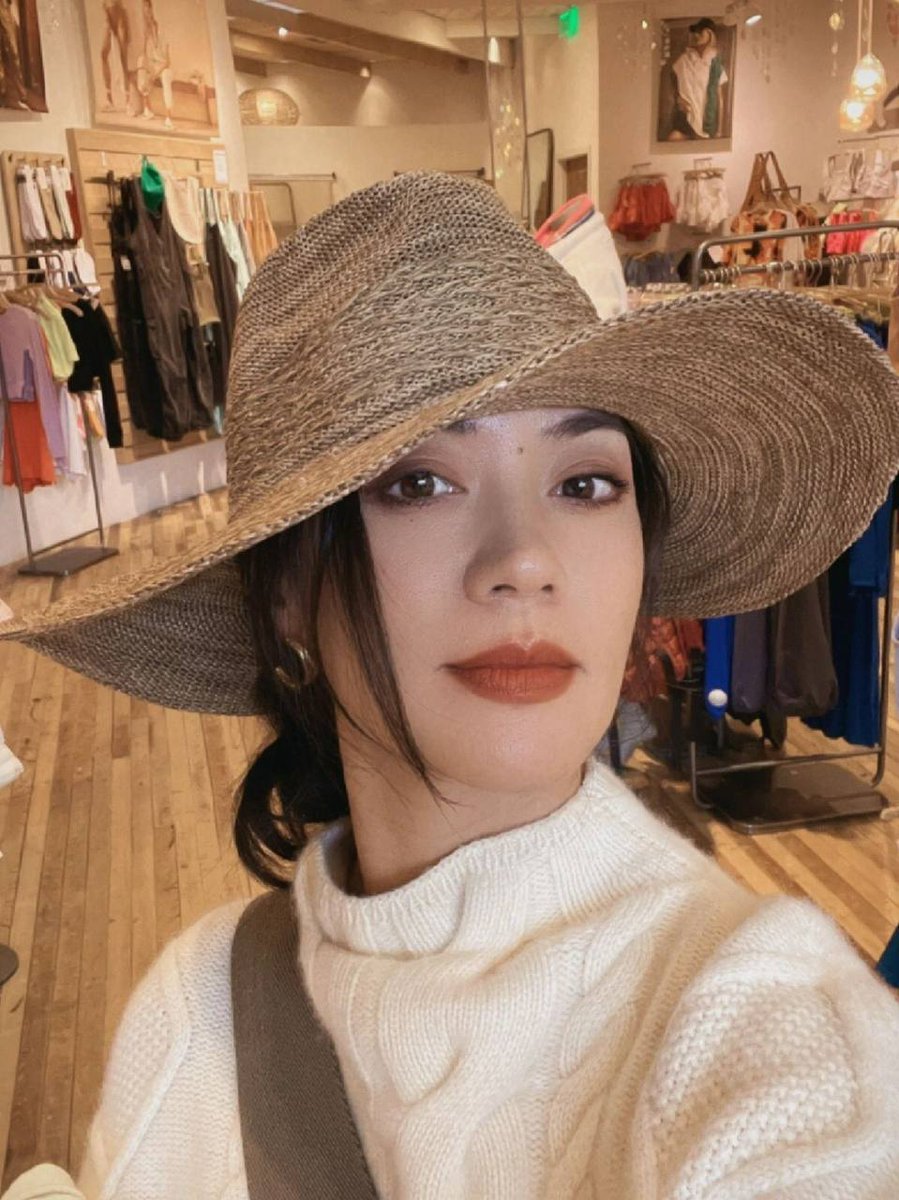 IamThankhun's tweet photo. I am a person who loves to feel fresh and change and learn new things. I like to walk in beautiful places, eat delicious food and meet new friends. I am a person who cares about my beauty and health because I want to live a long and happy life. https://t.co/eU0iXuoTeb