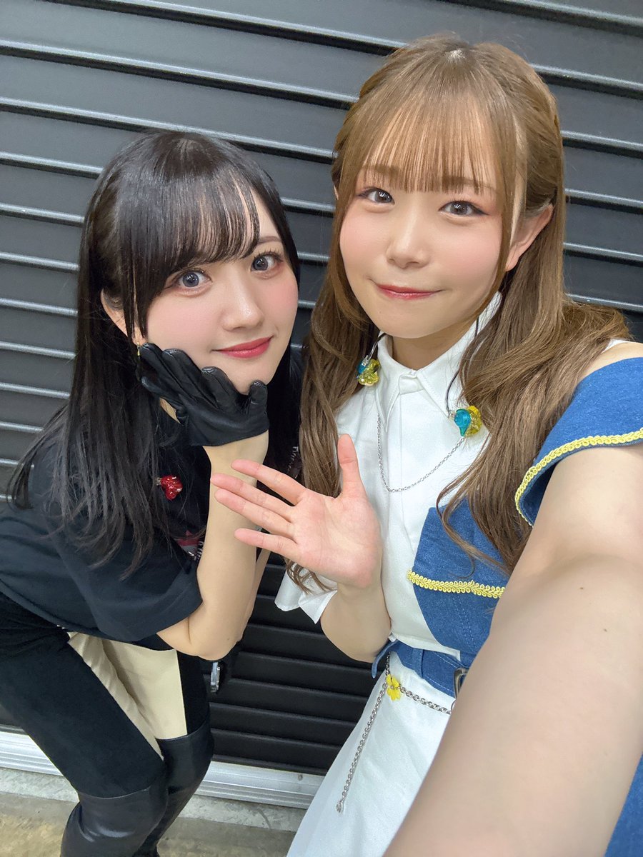 kohinatamika's tweet photo. めいしゃんのベース、めちゃめちゃカッコよくて、難しいフレーズも完璧に弾きこなしながらの表情管理やパフォーマンスまで素敵で…。
沢山学ばせてもらいながら釘付けになっておりました🌙

これからも同じパートとしてよろしくお願いいたします…！！😭✨
#わかれ道のその先へ #AveMujica https://t.co/WH1w1wiMvA