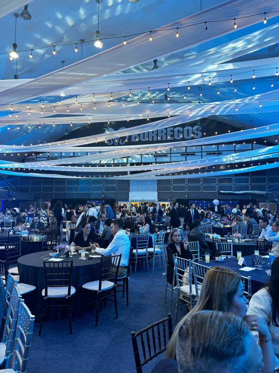 OffCdmx's tweet image. Ceremonia de firma de título de mi hijo. #TecnológicodeMonterrey