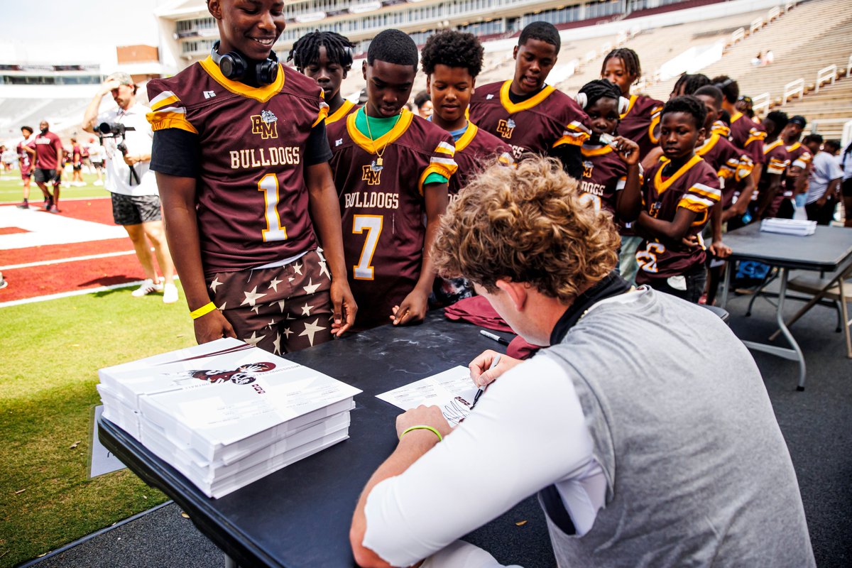 Brandon Langlois (@langloismsu) on Twitter photo After <a href="/HailStateFB/">Mississippi State Football</a>'s spring game last month, three Bulldogs used their NIL platforms to do something bigger than football.
Isaac Smith, Blake Shapen and Kamario Taylor gave back, impacting kids across Mississippi through the DAWG Program.
🧵⬇️ After <a href="/HailStateFB/">Mississippi State Football</a>'s spring game last month, three Bulldogs used their NIL platforms to do something bigger than football.
Isaac Smith, Blake Shapen and Kamario Taylor gave back, impacting kids across Mississippi through the DAWG Program.
🧵⬇️