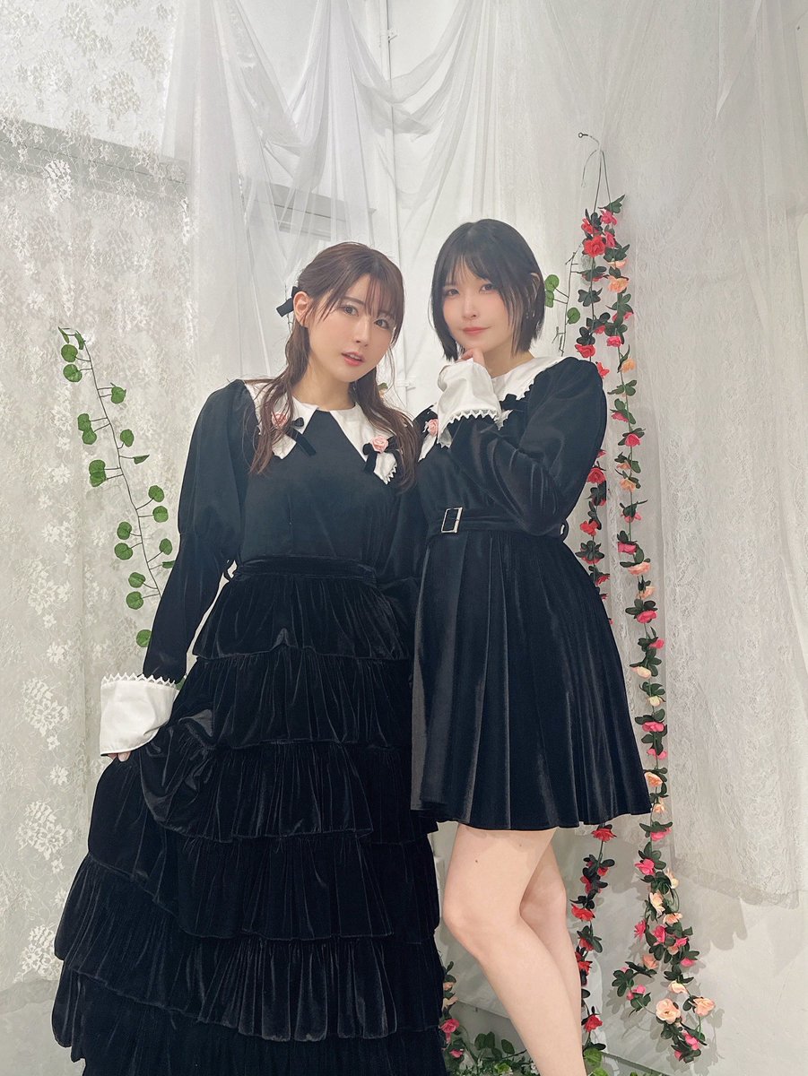 shabondama 2025AW展示会
お邪魔して来ました🫧

ずっと気になっていたお洋服たちを
たくさん試着出来て嬉しかったあ🥹🤍

ことちゃんとのお揃い可愛いからみてー🖤

これとは別で
デニムのジャケットお揃いで注文した☺️🎀

今日から6日まで恵比寿で
展示会開催されてます✨✨

#shabondama https://t.co/XJvN8y0MKa