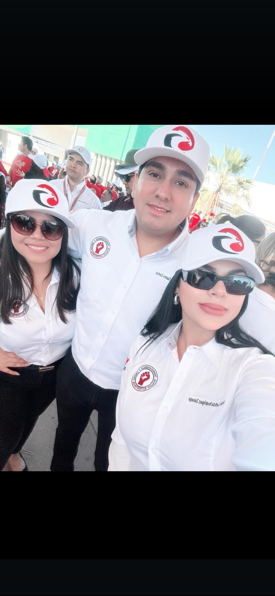 missacastro's tweet photo. Desfile en conmemoración del Día del Trabajo. #sutisssteson #fesoies. https://t.co/iosjuowduk