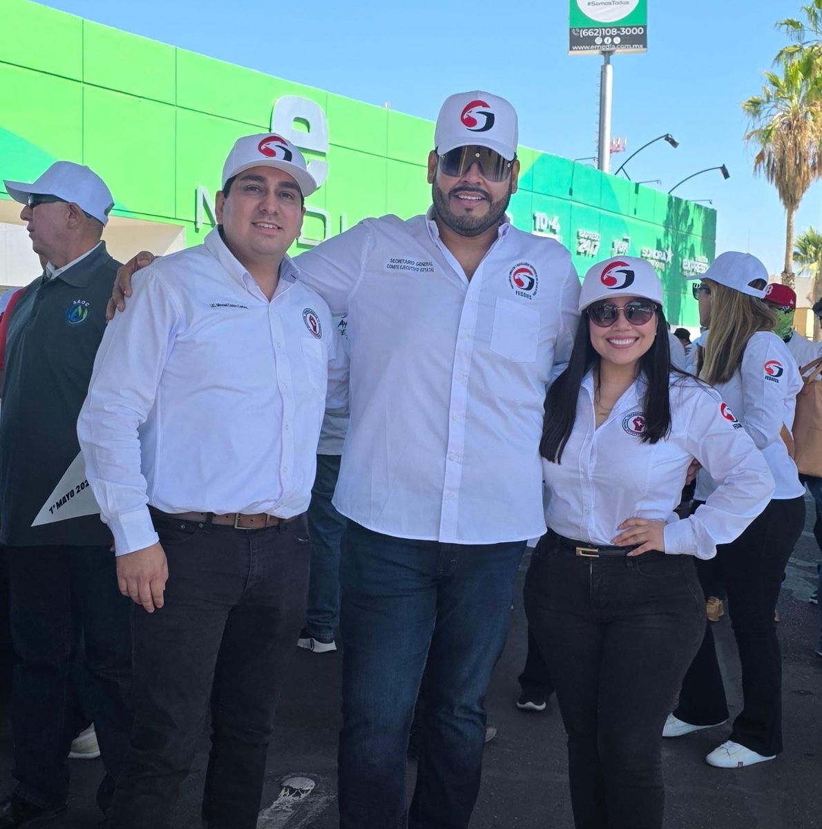 missacastro's tweet photo. Desfile en conmemoración del Día del Trabajo. #sutisssteson #fesoies. https://t.co/iosjuowduk