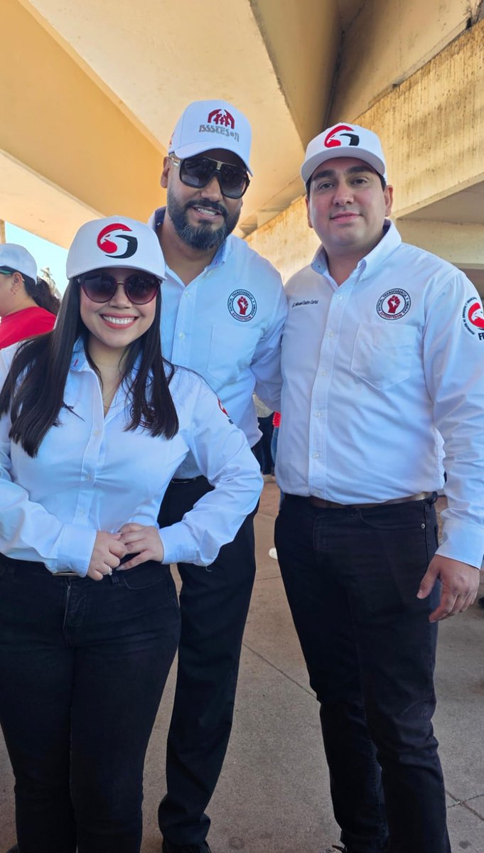 missacastro's tweet photo. Desfile en conmemoración del Día del Trabajo. #sutisssteson #fesoies. https://t.co/iosjuowduk
