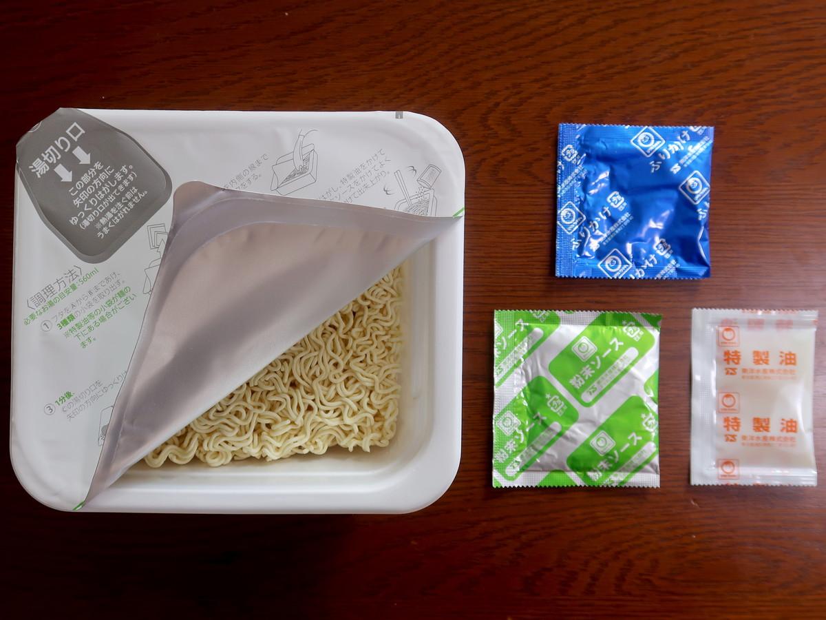 セブンプレミアム すじ青のりと紅生姜使用 塩焼そば。マルちゃん
