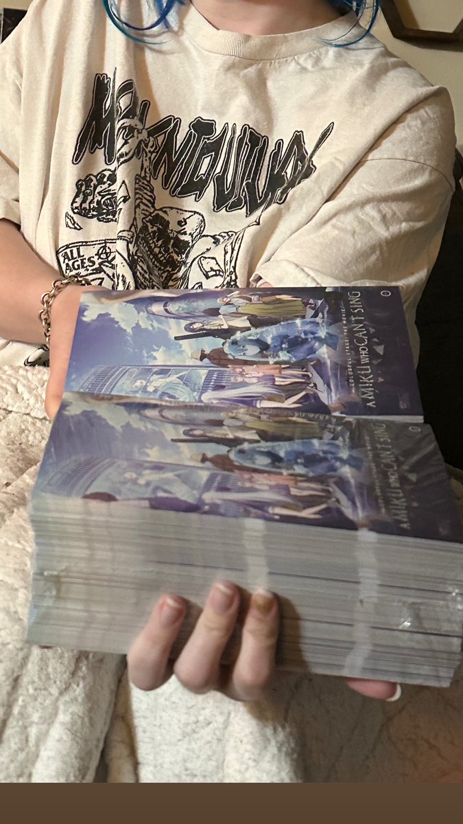 PRSK twt!! I am doing a giveaway for some Colorful Stage: A Miku Who Can’t Sing codes. My local theatre gave me these since today was the last showing. To enter, like, retweet, and follow! Tag people in the comments for extra entries. #prsk #ProjectSekai #hatsunemiku
