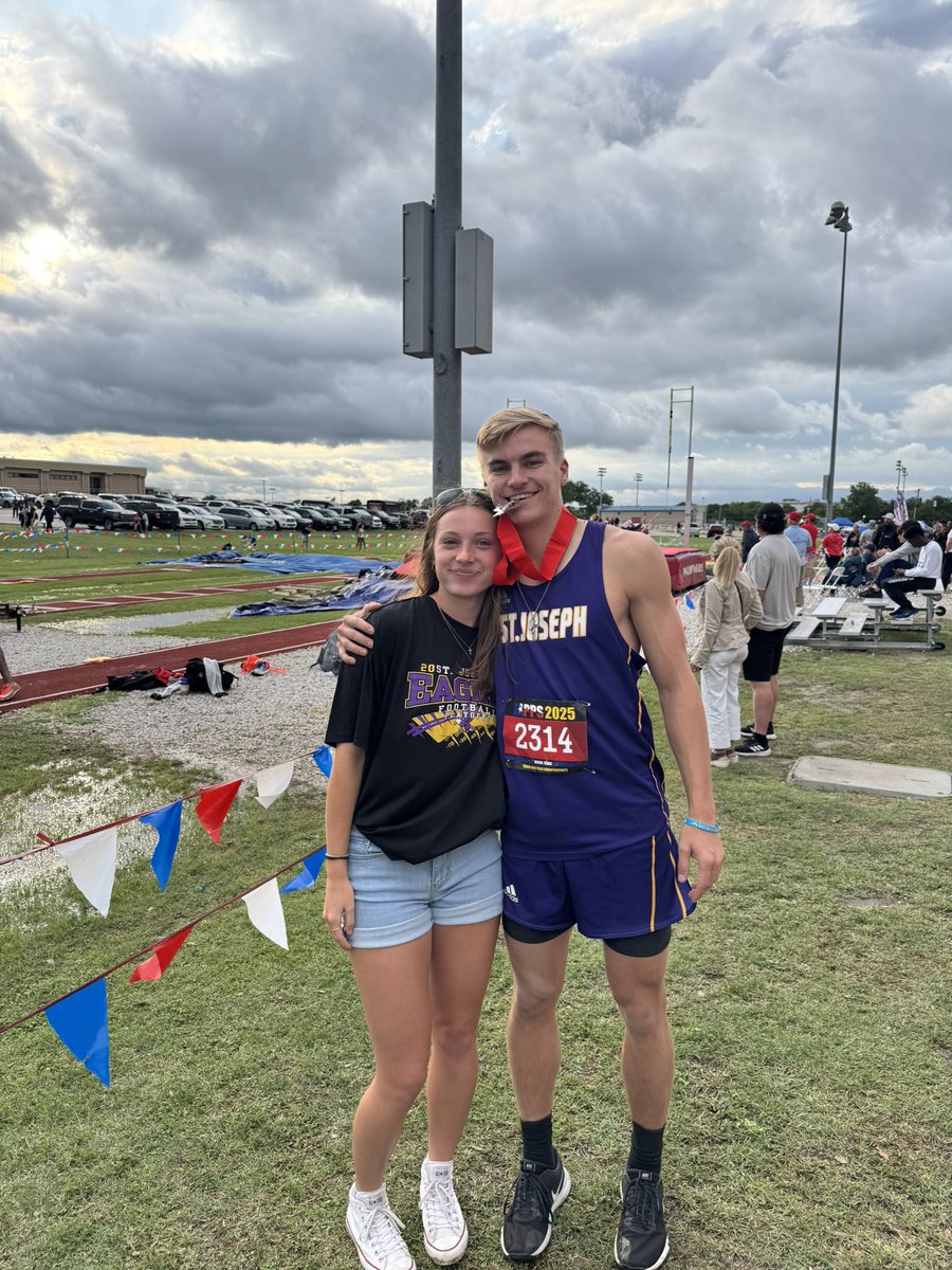 Our first medal at State in 2025!
🥈

<a href="/PeterNajvar/">Peter Najvar</a> got silver in Long Jump with a PR of 21’2.75” in his final jump 

I’m incredibly proud of him &amp; so happy he got to see his four years of jumping work pay off!

Running events tomorrow