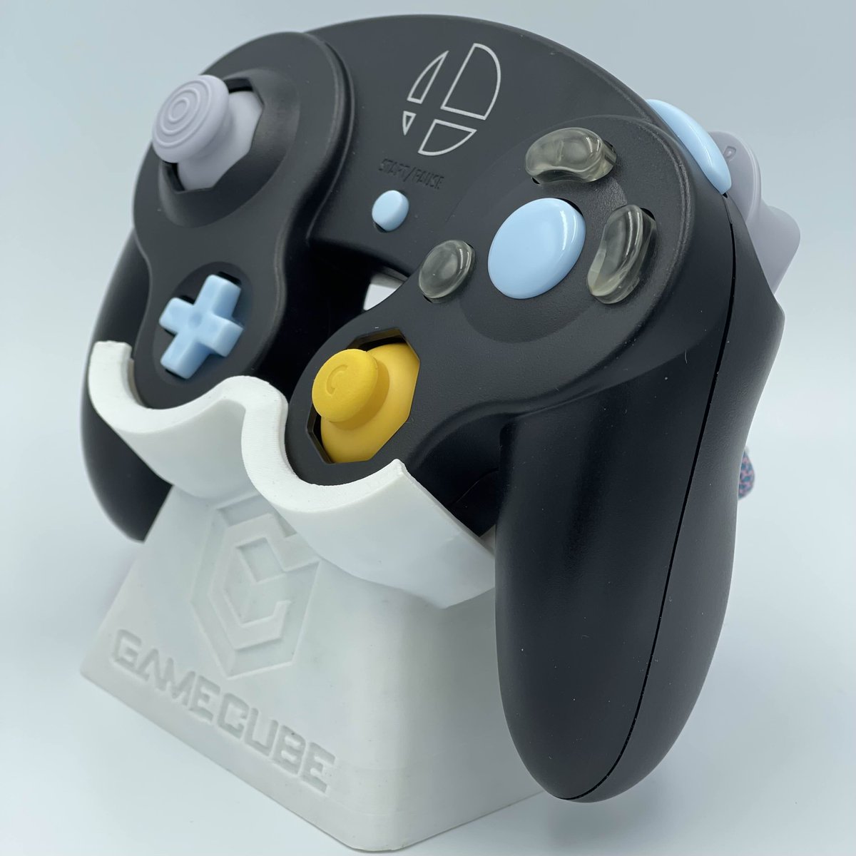 w0mp303's tweet photo. ~ tactile dpad 
~ phob 2.0.5 .29 code  
~ OEM tactile z button  
~ detachable 3M paracord 
~ resin bald buttons (abxyz) 
~ custom spring / lubed triggers  

215 shipped https://t.co/U1qYOWsdSa