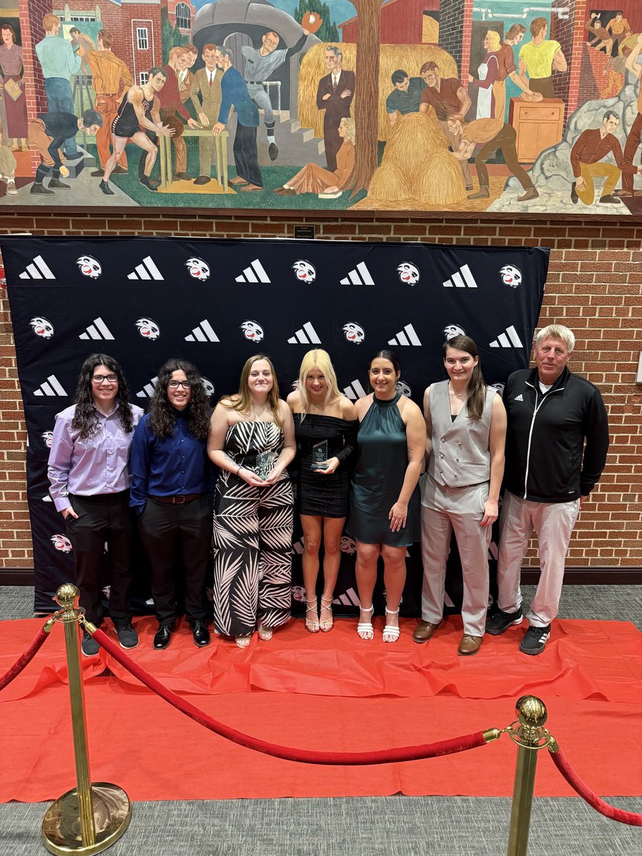 Congrats to Women’s Soccer for receiving the 2024-2025 Beav Up Award!! Good Job Ladies!!!
