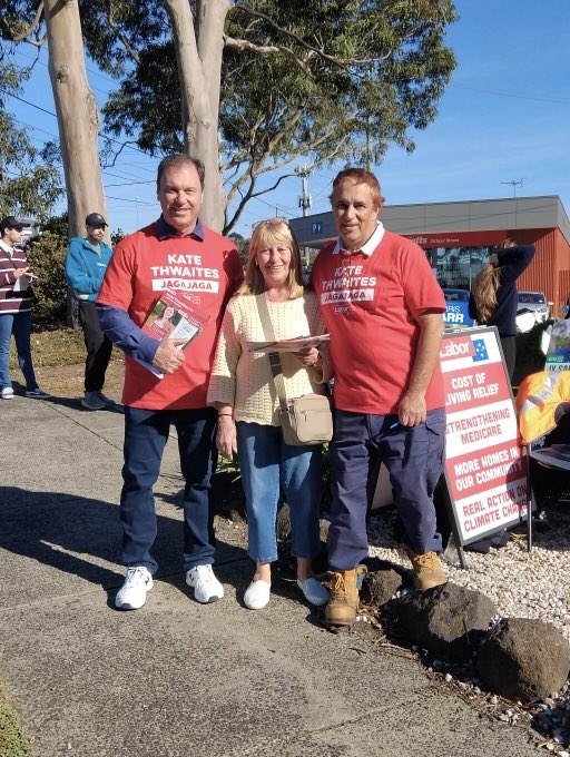 ColinBrooksMP's tweet photo. Don’t forget to vote today. Great support here in Bundoora for hardworking local MP @ThwaitesKate https://t.co/HDkphwg994