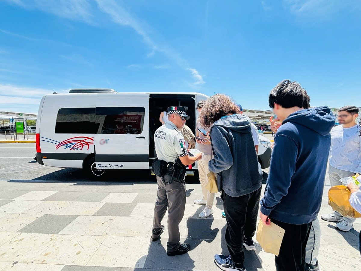 En carreteras federales de #Aguascalientes, la #GuardiaNacional implementa operativos con el objeto de proporcionar apoyo vial y seguridad a los usuarios. #PorMéxicoSiempreEnGuardia Somos #GuardianesDeLaSoberanía