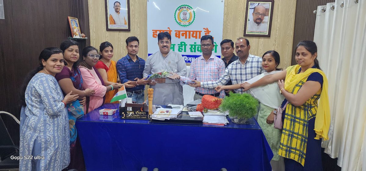धमतरी जिले के व्यवसायिक प्रशिक्षक साथियों द्वारा धमतरी के  माननीय महापौर श्री रामू रोहरा जी <a href="/RamuRohraBJP/">Ramu Rohra</a> से सौजन्य मुलाकात एवं हमारी मांगो एवं समस्याओं को अवगत कराया गया।
#Vocational_trainer
#सुशासन #BJP #narendramodiji 
<a href="/vishnudsai/">Vishnu Deo Sai</a> <a href="/OPChoudhary_Ind/">OP Choudhary</a>