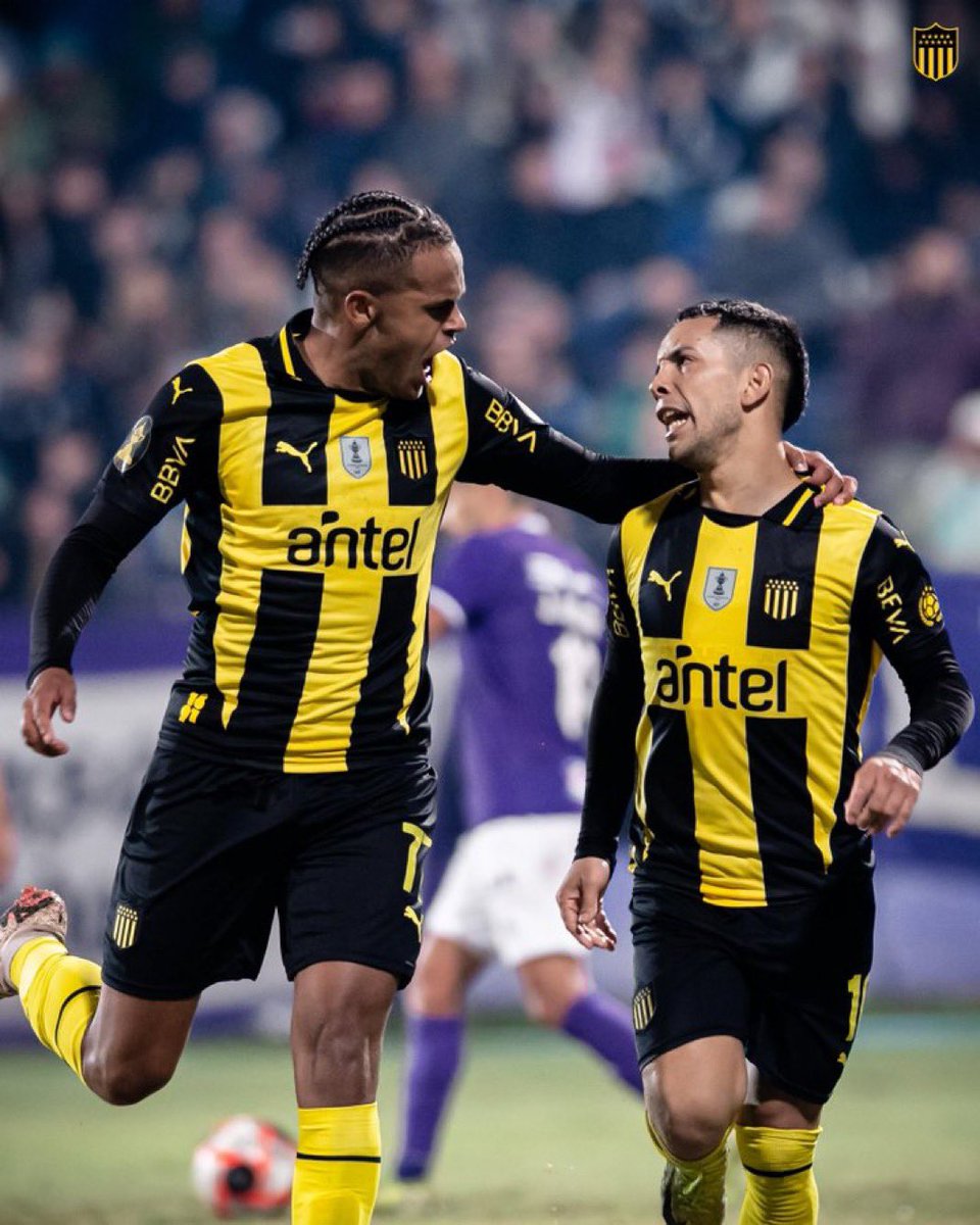 ⚽️ Análisis <a href="/burgertimeuy/">Burger Time</a> 🍔🍟

Ganó <a href="/OficialCAP/">PEÑAROL</a> 1-0 jugando con 10 más de 80’. Es justo y vuelve a tener a Leo Fernández con gran remate de afuera del aire. Enorme esfuerzo para defender, cerrar espacios y atacar. 
Destacados N. Herrera, Sosa y el equipo con carácter para sacar