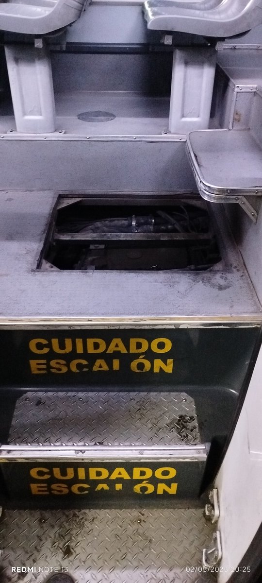 addelues's tweet photo. @Tuzobus_Oficial Así opera la unidad 046, emitiendo calor, olor a combustible y siendo un riesgo a los usuarios https://t.co/T4hGtz6WPW