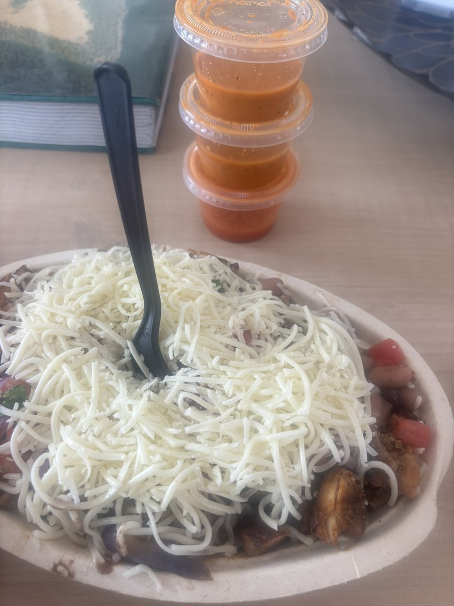 Jordanbigbluntz's tweet photo. Nothing beats a stoned soprano binge with the holy chipper. Any fellow ball knowers? #expand https://t.co/jWIUW5YNTF