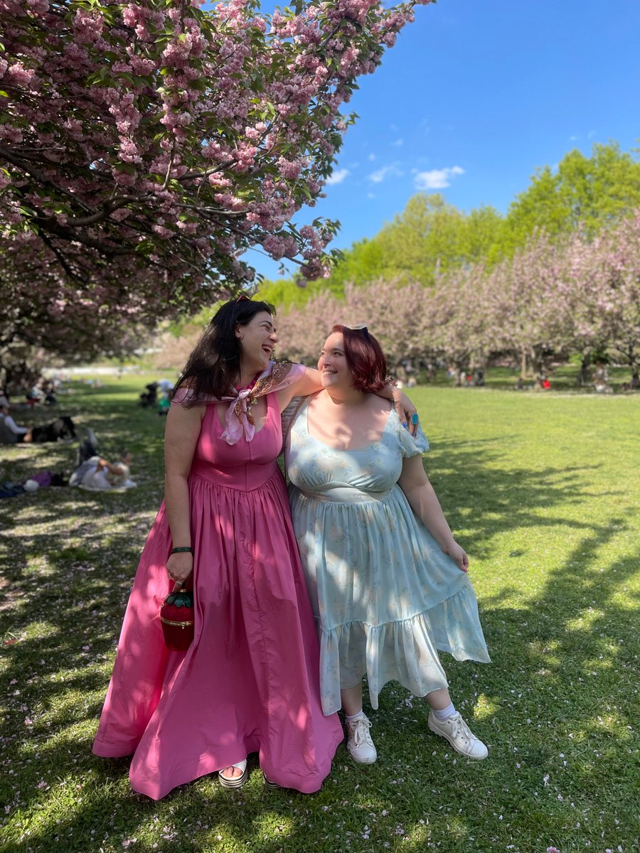 Anyone else consistently accidentally take engagement photos with platonic friends??