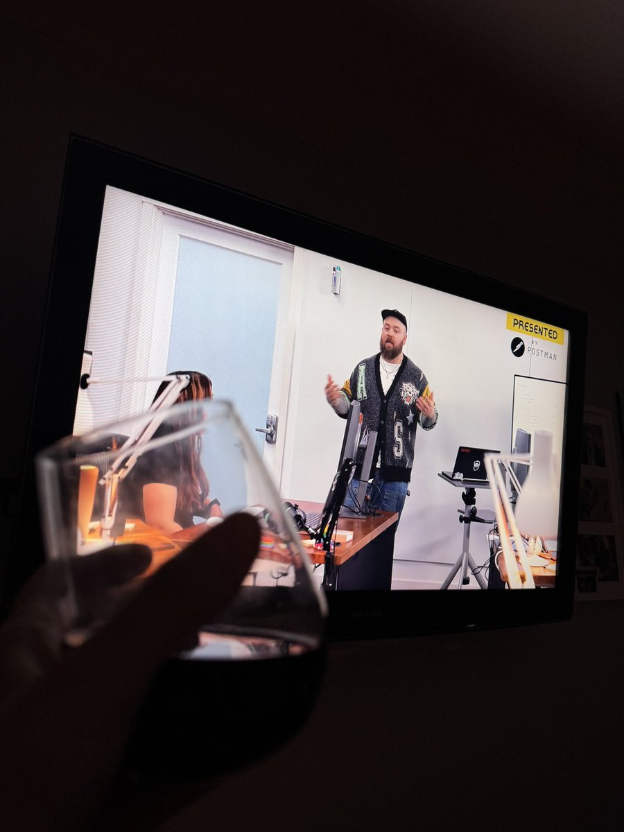 RoxanaCodes's tweet image. Playing catch up on season 2 of #webdevchallenge!
Watching my pals kick butt!!
@codetv_dev @jlengstorf