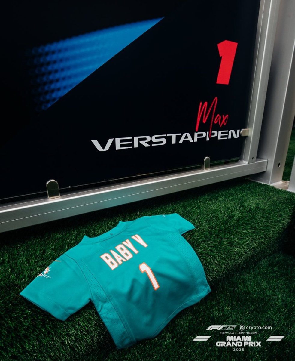 verstappista's tweet photo. "BABY V" 😭😭😭 https://t.co/vNudvuJJex