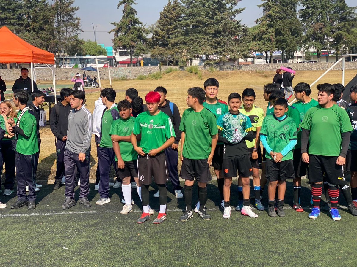 somoscecytem's tweet photo. ¡Talento y pasión en la cancha! ⚽🏀
Hoy se vivió el Encuentro Regional Deportivo Toluca-Centro con la participación de:
• Fútbol Varonil | Metepec
• Básquet Varonil y Femenil | Metepec II
¡Orgullo estudiantil! https://t.co/8yniauorez