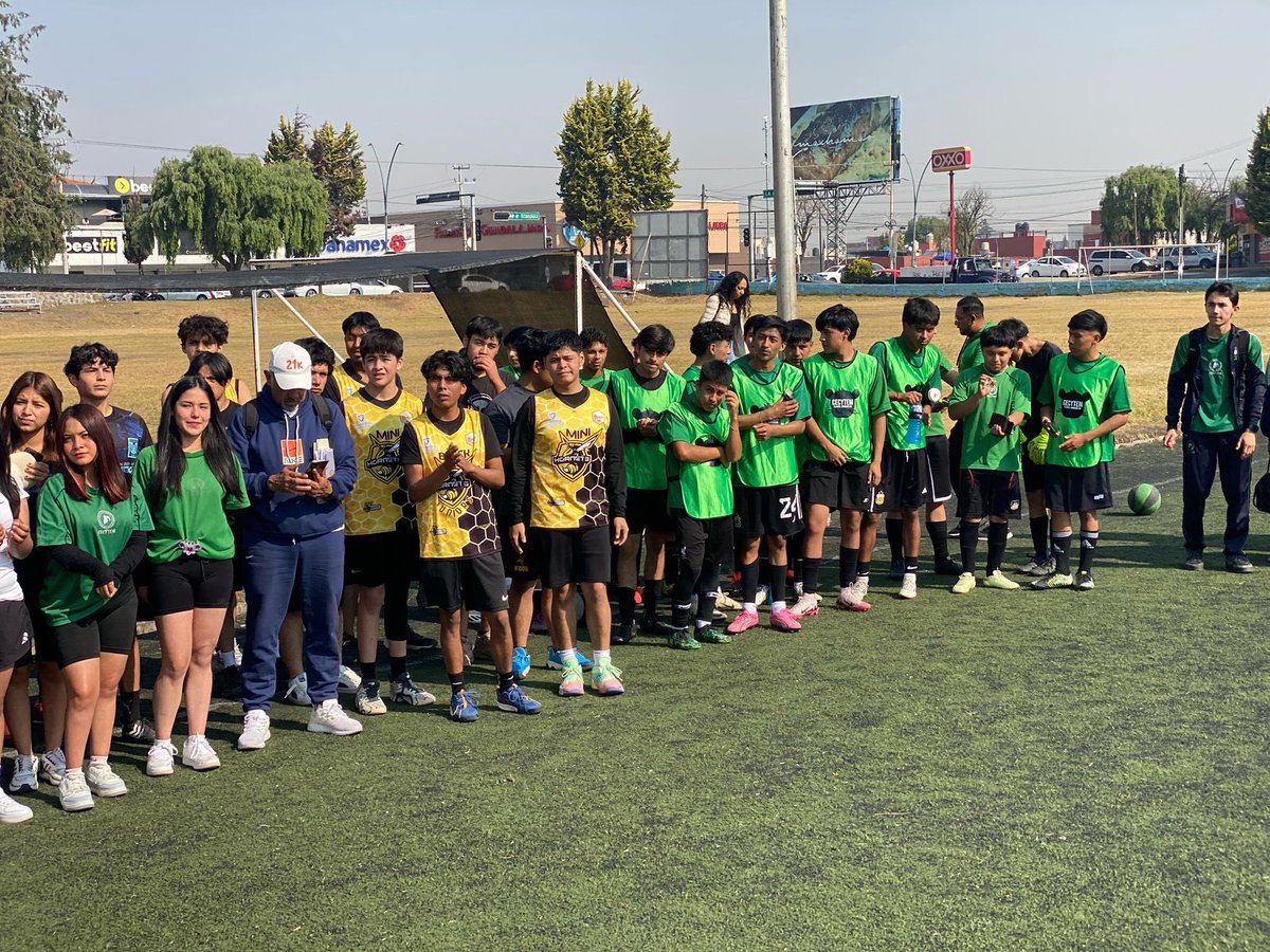 somoscecytem's tweet photo. ¡Talento y pasión en la cancha! ⚽🏀
Hoy se vivió el Encuentro Regional Deportivo Toluca-Centro con la participación de:
• Fútbol Varonil | Metepec
• Básquet Varonil y Femenil | Metepec II
¡Orgullo estudiantil! https://t.co/8yniauorez