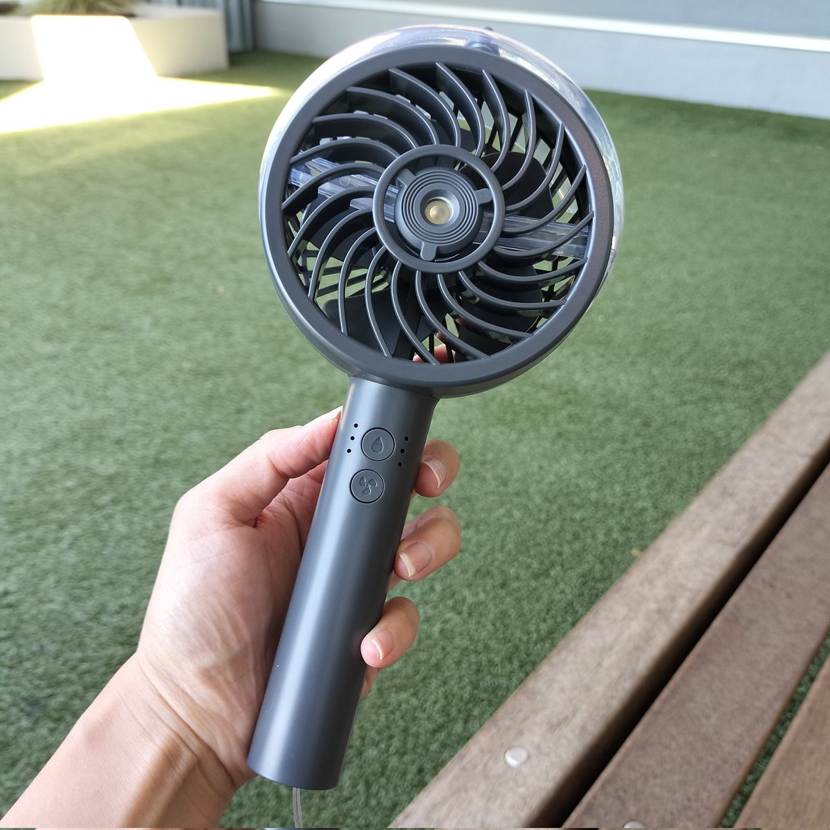 CyyzqXHE0hMznJF's tweet image. @topland__official 様

✨ミストハンディファン✨

今年のハンディファンはさらに優秀なものに☺
風×ミスト！ダブルの涼しさで
暑苦しい時間を爽やかにしてくれます🍃

#当選報告 #topland #トップランド新商品 #トップランド夏アイテム #トップランドと繋がる幸せ