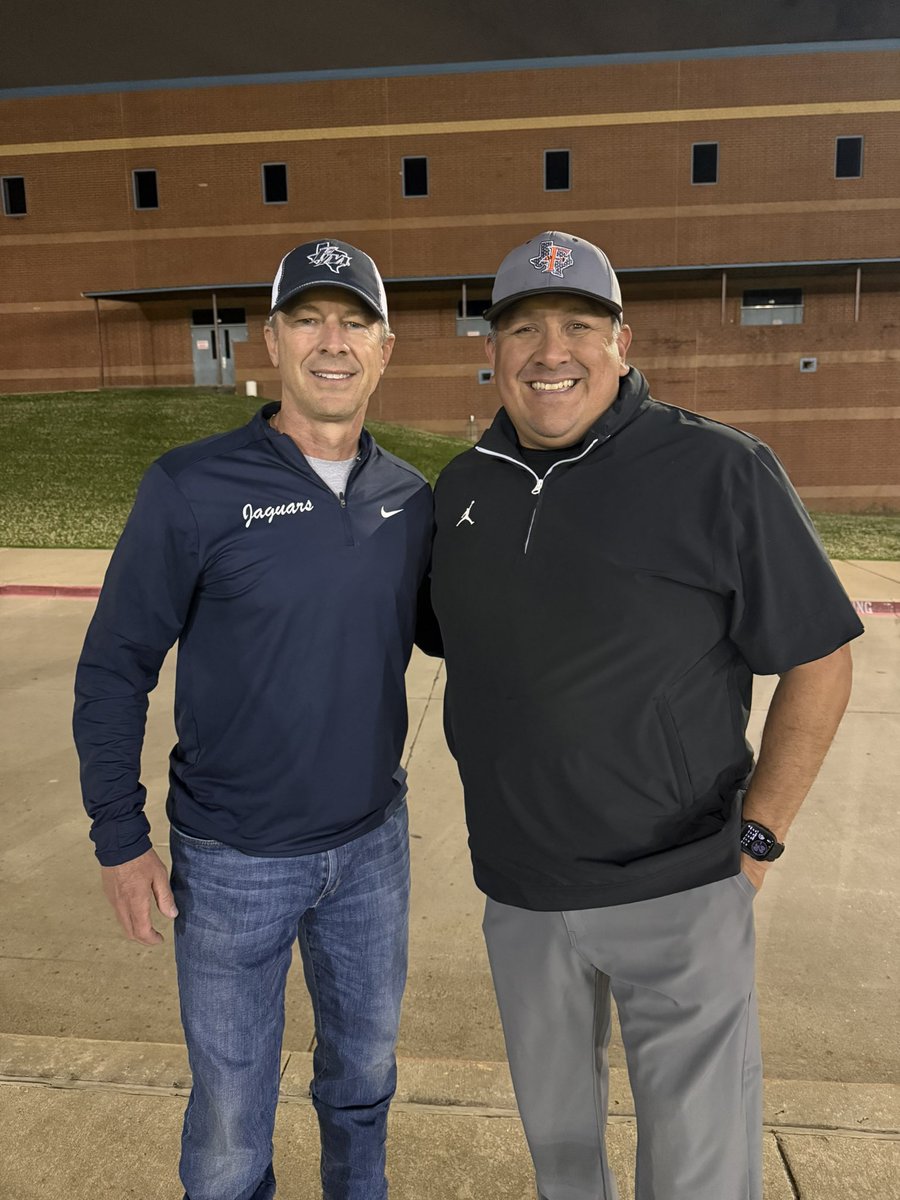 Tonycastillo (@castillo_ac) on Twitter photo Great to see <a href="/bbasil01/">Brian Basil</a> Brian Basil who took a chance a on Offensive Line coach to be his Offensive Coordinator!! #FootballFamily <a href="/coach_fears/">Coach Fears</a> <a href="/CoachVardeman/">Bryan Vardeman</a> <a href="/kanehardin_/">Kane Hardin</a> Great to see <a href="/bbasil01/">Brian Basil</a> Brian Basil who took a chance a on Offensive Line coach to be his Offensive Coordinator!! #FootballFamily <a href="/coach_fears/">Coach Fears</a> <a href="/CoachVardeman/">Bryan Vardeman</a> <a href="/kanehardin_/">Kane Hardin</a>