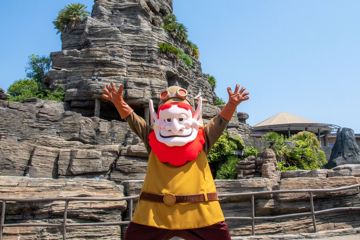 ゴールデンウィーク後半の初日 いい天気ですねー☺️ バラも徐々に咲き