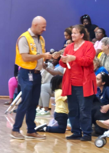 JohnStem_EISD's tweet photo. 🎟️ The Talent Show wrapped up with a raffle and thanks from Dr. Phillips to the Everman community! 👏🏽❤️ Congrats to the winner in red! 🔴 Next, everyone headed to the café for spaghetti! 🍝😊 #TalentShowFinale #EvermanPride #RaffleWinner #CommunityDinner https://t.co/ic2zGqXD3h
