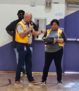 JohnStem_EISD's tweet photo. 🎟️ The Talent Show wrapped up with a raffle and thanks from Dr. Phillips to the Everman community! 👏🏽❤️ Congrats to the winner in red! 🔴 Next, everyone headed to the café for spaghetti! 🍝😊 #TalentShowFinale #EvermanPride #RaffleWinner #CommunityDinner https://t.co/ic2zGqXD3h