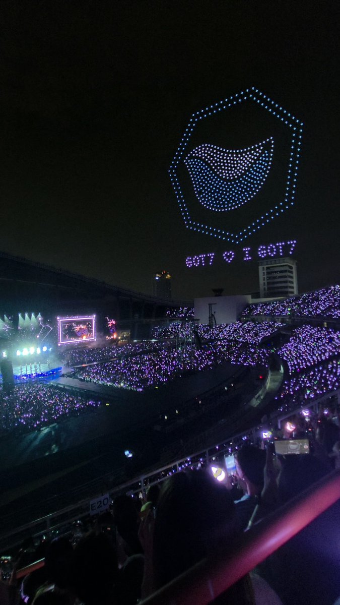 youngandlynn's tweet photo. her w/ Drone Project

"GOT7 💚 IGOT7" 😭����😭😭

#GOT7
#GOT7_NESTFESTinBKK_Day1 
#GOT7_NESTFESTinBKK https://t.co/gxjcrLmtgp