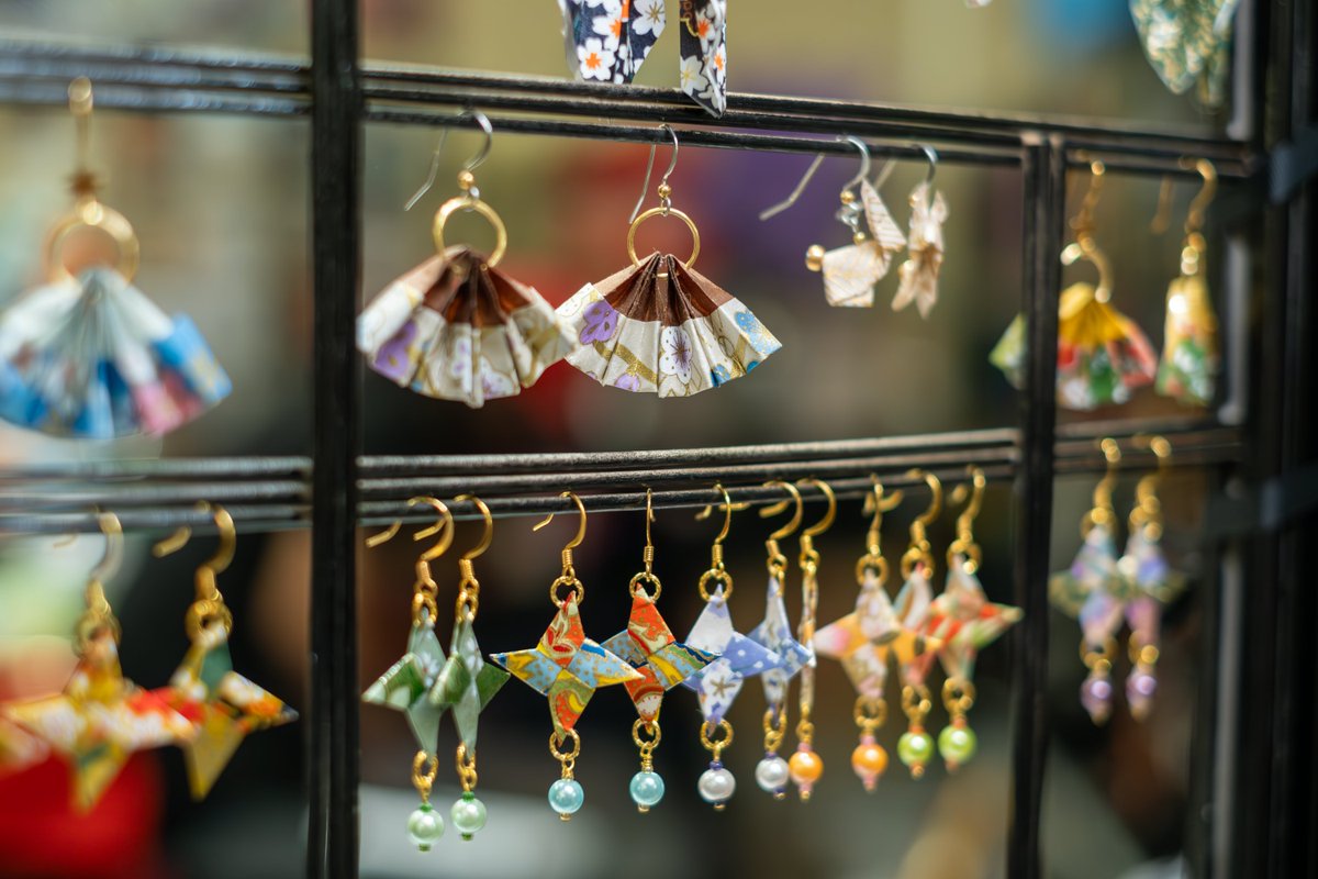 Sell your trinkets, trophies and wares! Our vendor registration is now open: registration.miryokucon.com/registration/d…