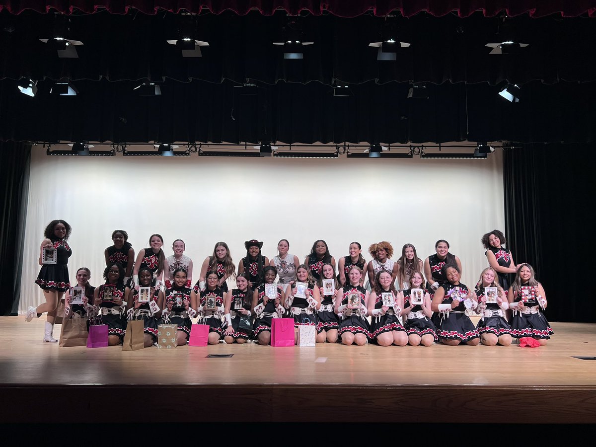 BHSElkStrutters's tweet image. That’s a wrap on dress rehearsal! We can’t wait to see everyone tomorrow for BHS Royalty! Thank you bigs for continuing a very special tradition, and THANK YOU Strutter Alumni for coming to support our Seniors last time dancing as a Strutter. #OFIF