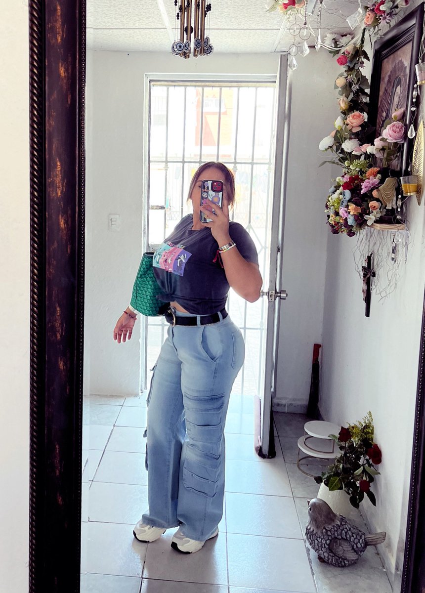 OslyH16298's tweet photo. Por Órdenes de mi Líder y mi Primera dama !!! #LaCasaDeLosFamososCol #Emiro #MelissaGate #JeanDay #PandillaGate saludos desde México 🇲🇽 apoyando a la Reyna del reiting https://t.co/02wfWuPKcU