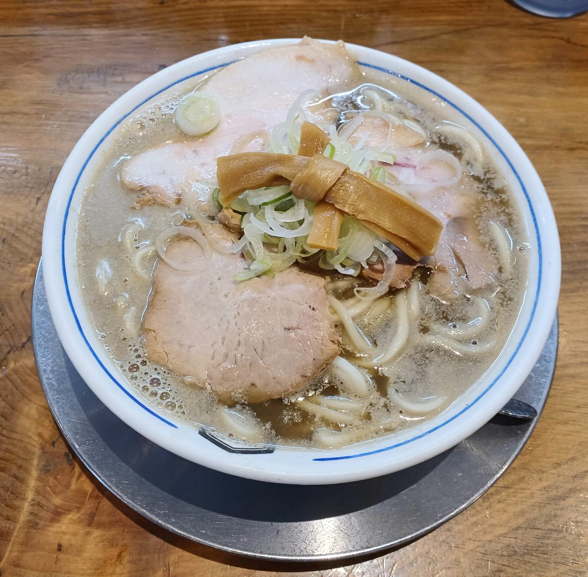 きみも #ら～麺デ部🍜 に入部しない🎵🎵

青森市県道120号中央大橋通りにある「ひらこ屋きぼし」さんのこいくち（わやきぼし中華そば）中🎵
一杯870円🎵

#拡散希望RT
#フォロバ100 
#フォローした人全員フォローする
#土日はフォロワーさんが増える 
#土日はフォロワーさんが増えるらしい 

続く～🎵