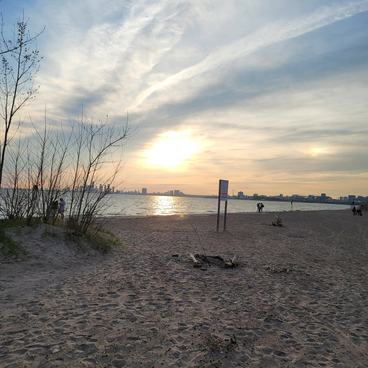 nicolas bello 🐀 (@nbellotoronto) on Twitter photo Some scenes from my Islands <a href="/JanesWalkTO/">Jane's Walk Toronto</a> tonight.  #walkwithus #janeswalk Some scenes from my Islands <a href="/JanesWalkTO/">Jane's Walk Toronto</a> tonight.  #walkwithus #janeswalk