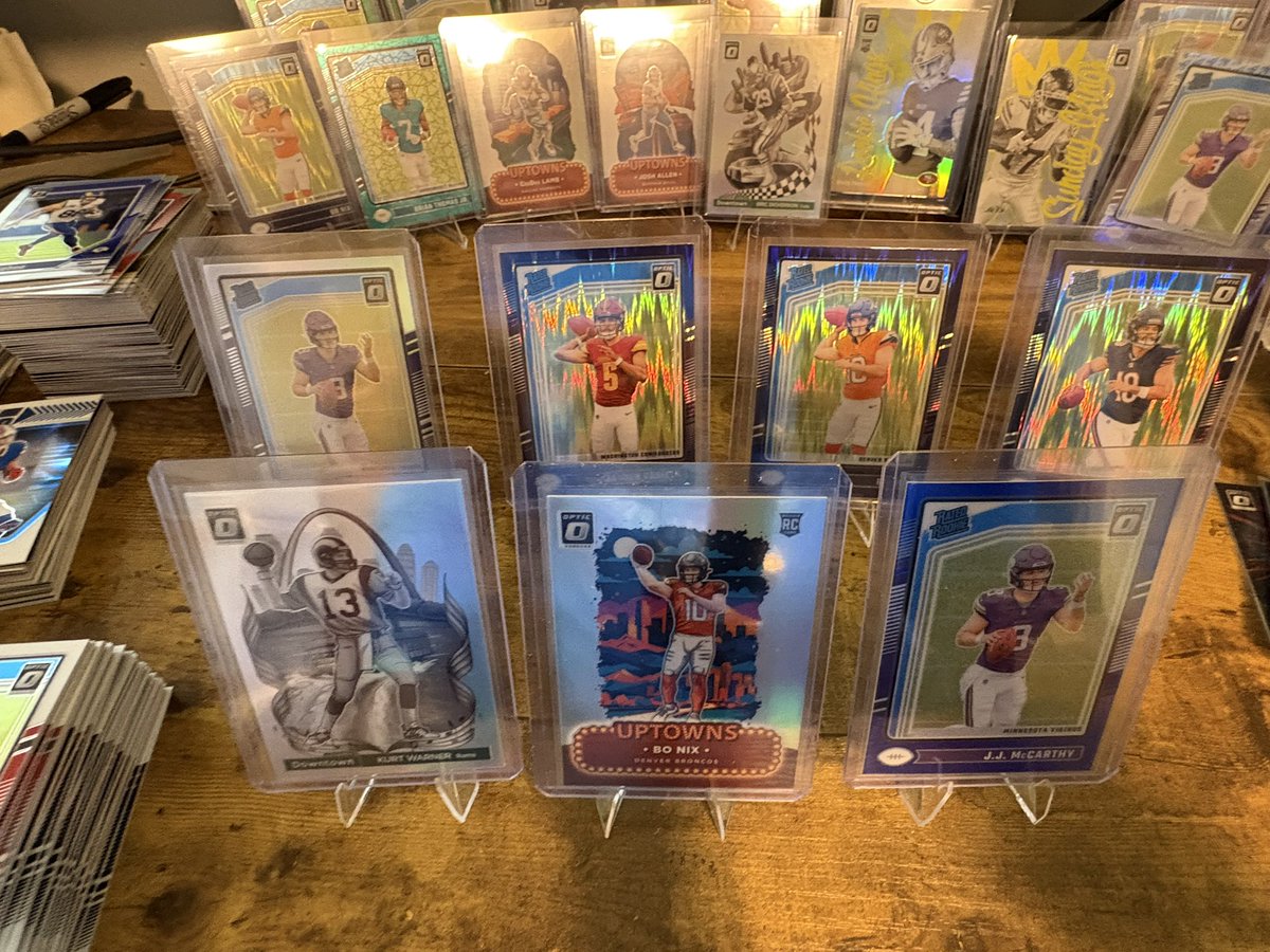 JustaRunningGu1's tweet photo. @JBCardPullz @cardrestocks I got a sealed blaster case today! It was pretty awesome. https://t.co/aalUUNto4i