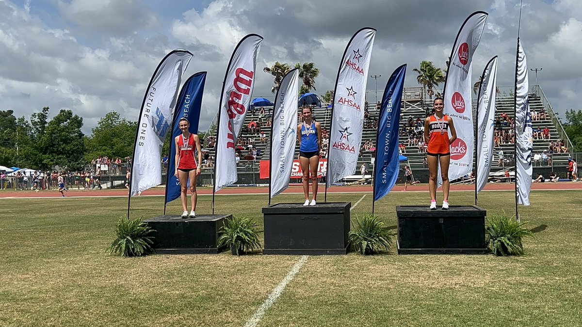 2025 State Update!

Sarah Tole TAKES OVER and WINS the Girls 7A 3200 State Championship, running an insane 11:03.60 🫨!

Graphic: Graham Matz

#ClawsUp🐾
#AllState🥇