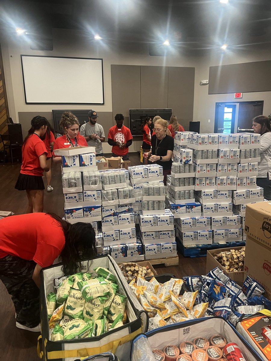 GMS Serve Day was full of hard work and big smiles! Thank you to our community partners who helped us fulfill our mission of building leaders who serve! <a href="/GrapevineMiddle/">Grapevine Middle</a> <a href="/121CC/">121 Community Church</a> <a href="/GRACEGrapevine/">GRACE</a> @KeepGvineBeautiful