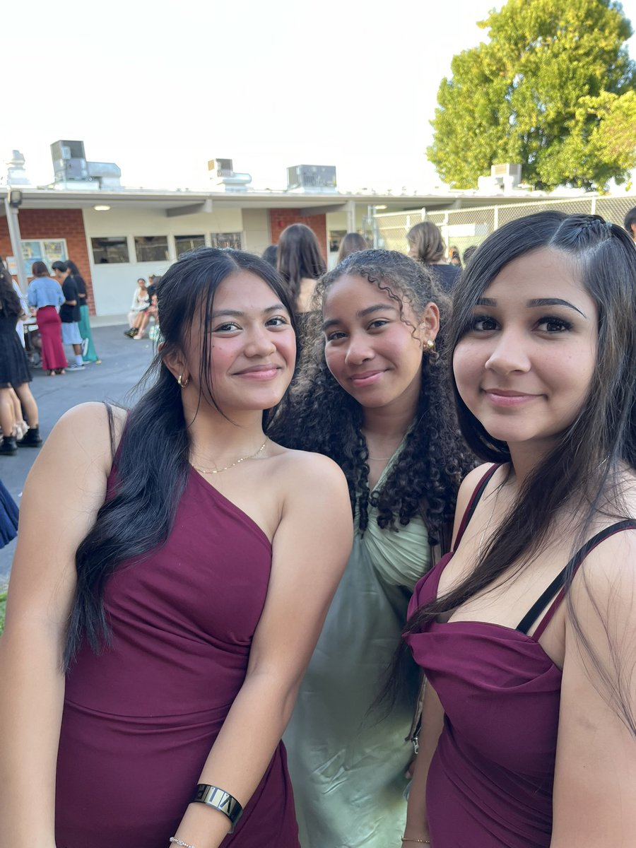 tetzlaff12351's tweet photo. 8th Grade Dance! #ABCUSD https://t.co/7q62qsEs1D