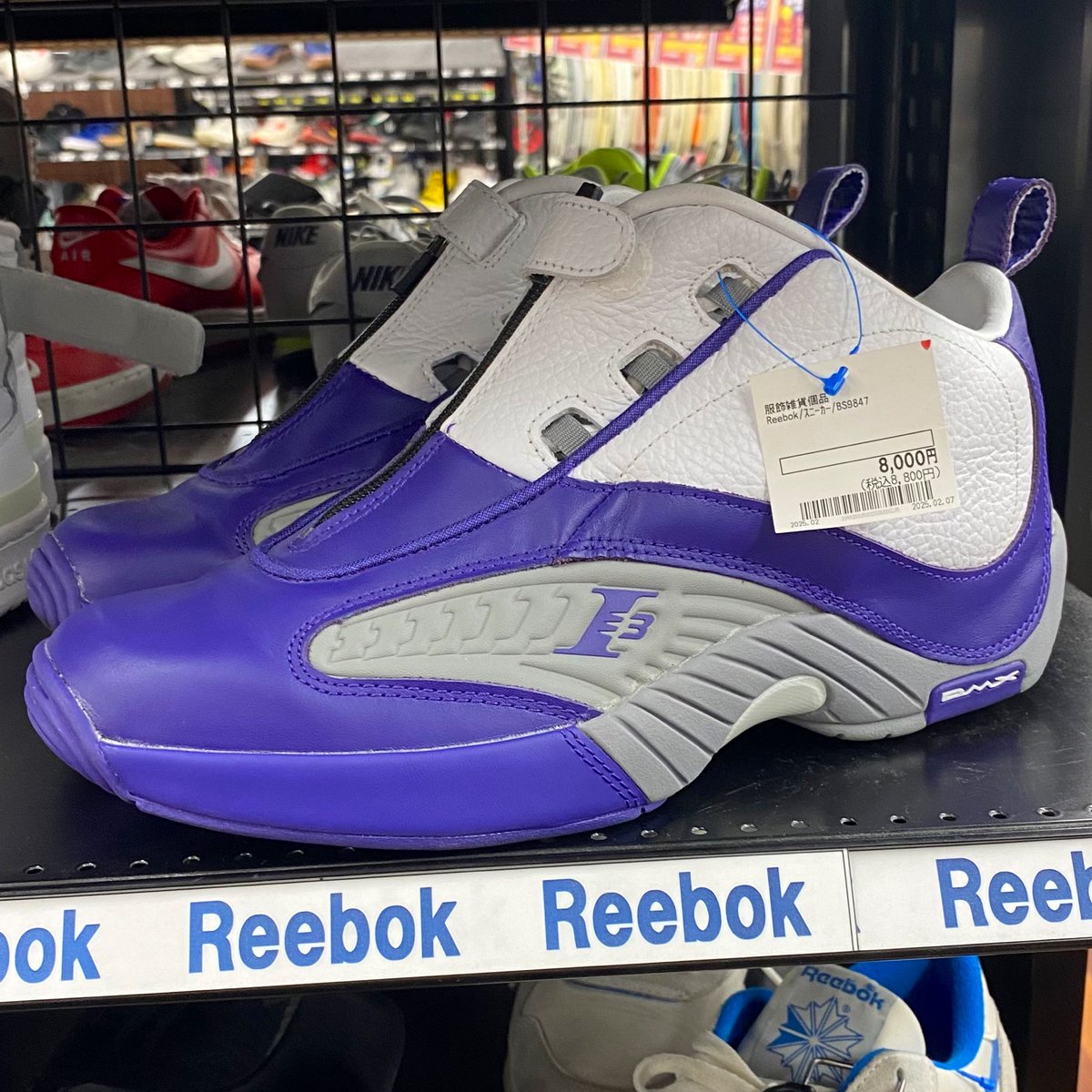 rrryyy1103's tweet photo. 地元に28cmのバッシュ好きがいたんだなとわかるBOOK OFFの靴コーナー👟
サイズがあってたら買ってた🤣
#MADGAME #engine #answer4 https://t.co/87RMki96G8