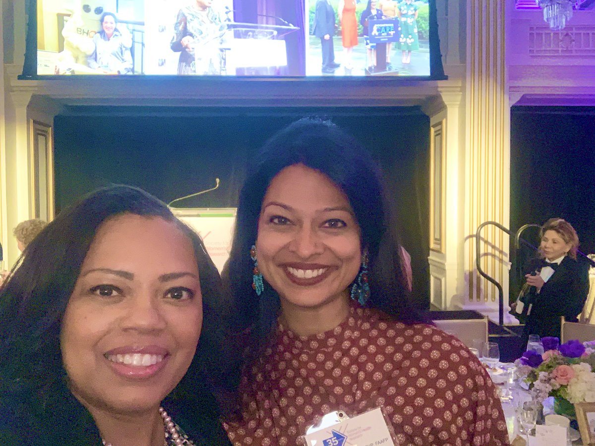 docwithapurpose's tweet image. Inspired after the @SWHR 35th Gala!
Dr. Anita Ravi delivered a powerful keynote on “cross guards” those who help us navigate tough crossings. Her PurpLE Health Foundation is life changing! Honored to celebrate @SenCapito @RepUnderwood Kim Love & Dr Teresa Woodruff #WomensHealth