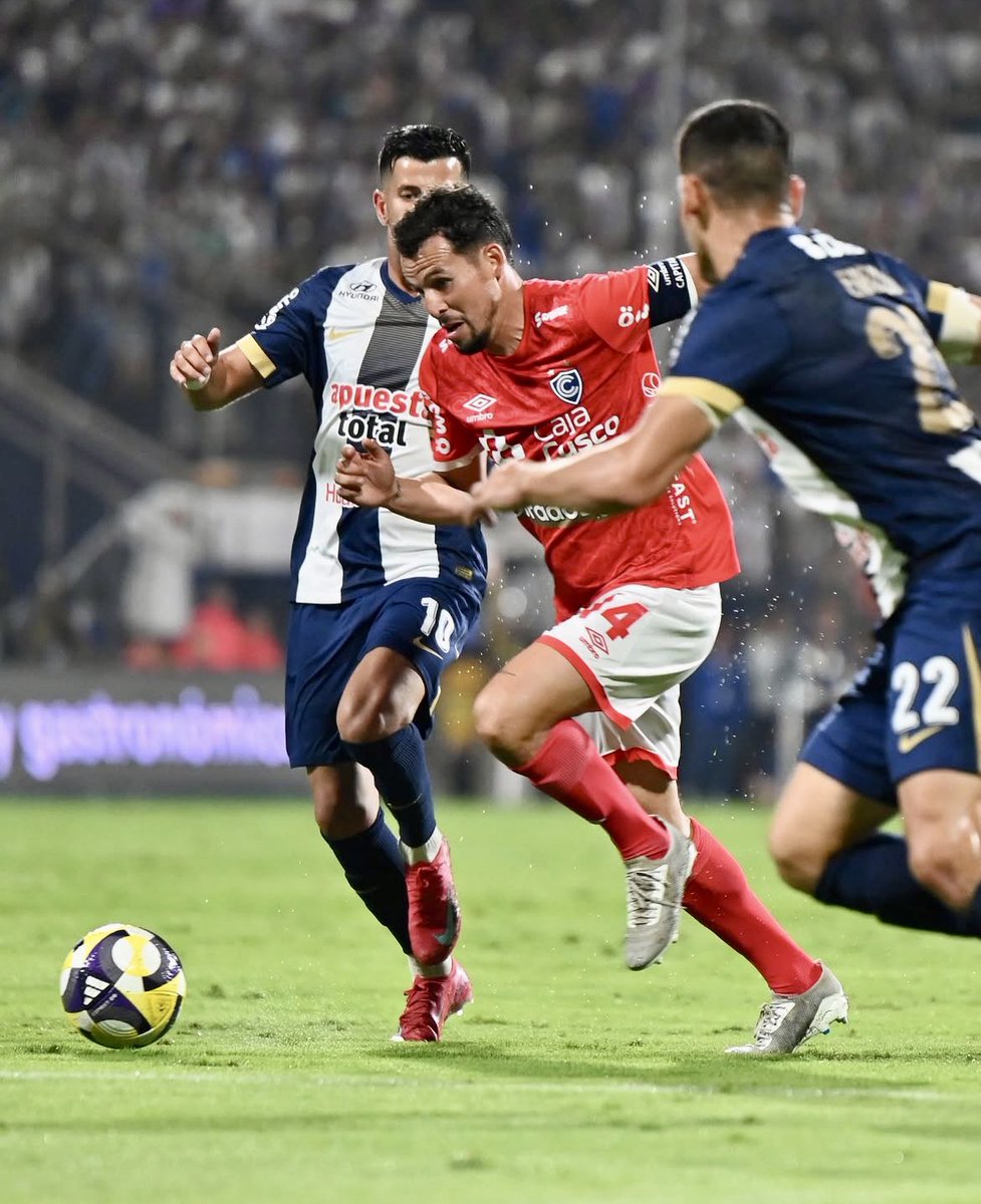 Parejito parejito. Partido tras partido silenciosamente demostrando lo crack que eres. Soy hincha blanquiazul a muerte pero q partidaso te metiste hijo. Bien metido, bien guerreado, bien jugado. Orgulloso de ti <a href="/ctorrejon14/">Claudio Torrejon</a> . #vamosxmuchomas