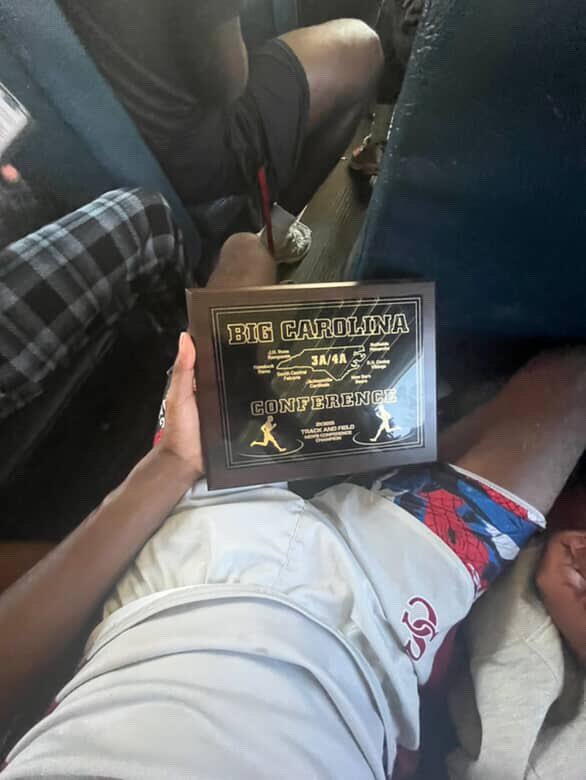 makel_233's tweet image. Conference meet sophomore szn 
With a 50.54 Pr in 400m/ HJ fist year doing it with a Pr of 5’10
#Recruiting #trackandfield 
Qualify for regionals in 
.400m
.4x2
.4x4
Top 💯in the class 2027