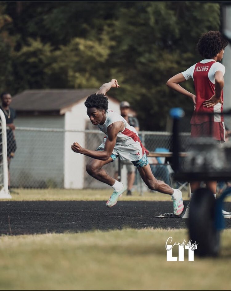 makel_233's tweet image. Conference meet sophomore szn 
With a 50.54 Pr in 400m/ HJ fist year doing it with a Pr of 5’10
#Recruiting #trackandfield 
Qualify for regionals in 
.400m
.4x2
.4x4
Top 💯in the class 2027