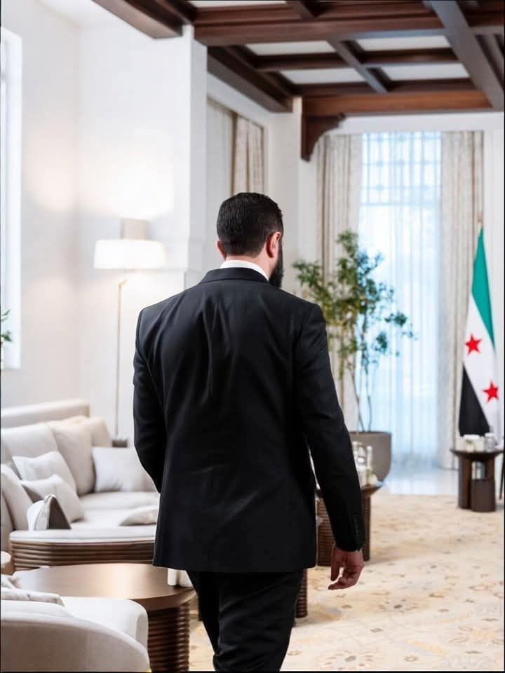 كل الامور من حوله تدعوه ان يتخلى عن احمد الشرع.. ويرجع لحالة الجولاني.. 
عندها لن ينفع الدروز والاكراد لا اسرائيل ولا امريكا.. ولا كل قوة بالعالم.. 
سورية ستبقى واحدة.. لكن تعيش في مخاض الولادة الجديدة.. ستخرج كل القيح والوسخ الي فيها قبل التعافي.. 
#كلنا_احمد_الشرع