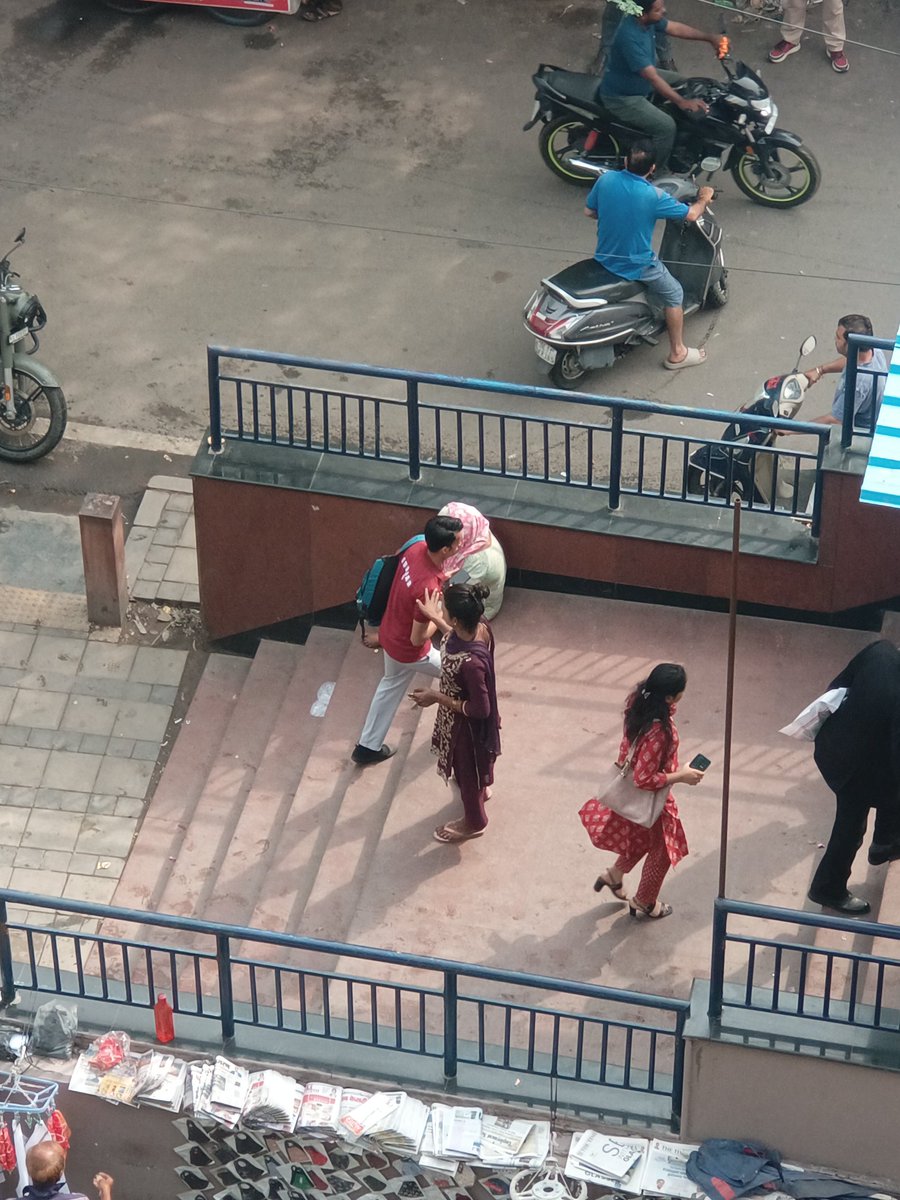 shubu0002's tweet photo. Dear, @OfficialDMRC,@CISF_Delhimetro
Ongoing issue at the jahangir Puri metro gates.kinnar are frequently seen asking for money in a forceful manner &amp; at times touching inappropriately or without consent. https://t.co/ojQnqk7X1A