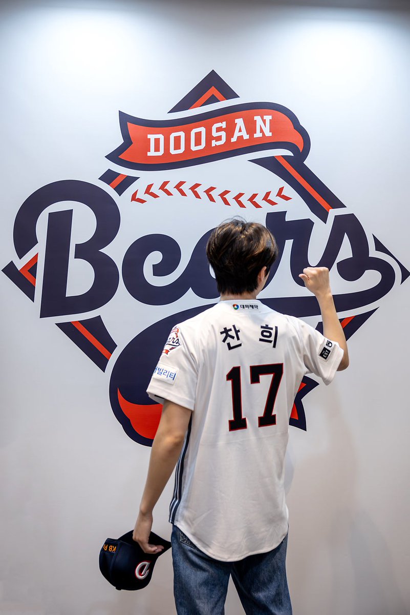 fontasy_sf9's tweet photo. They took 20 photos of Chani's back and I think it was the best possible decision 🔥🔥🔥

#CHANI #SF9 https://t.co/pxA3Z6PUS4