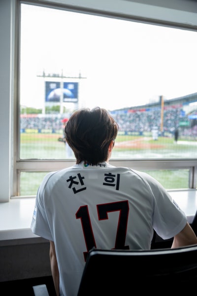 fontasy_sf9's tweet photo. They took 20 photos of Chani's back and I think it was the best possible decision 🔥🔥🔥

#CHANI #SF9 https://t.co/pxA3Z6PUS4