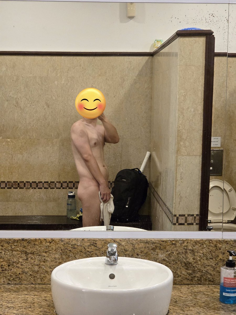 NionSwim's tweet photo. Shower after tennis.
#gaysg #gay https://t.co/1tKmlvoy2l