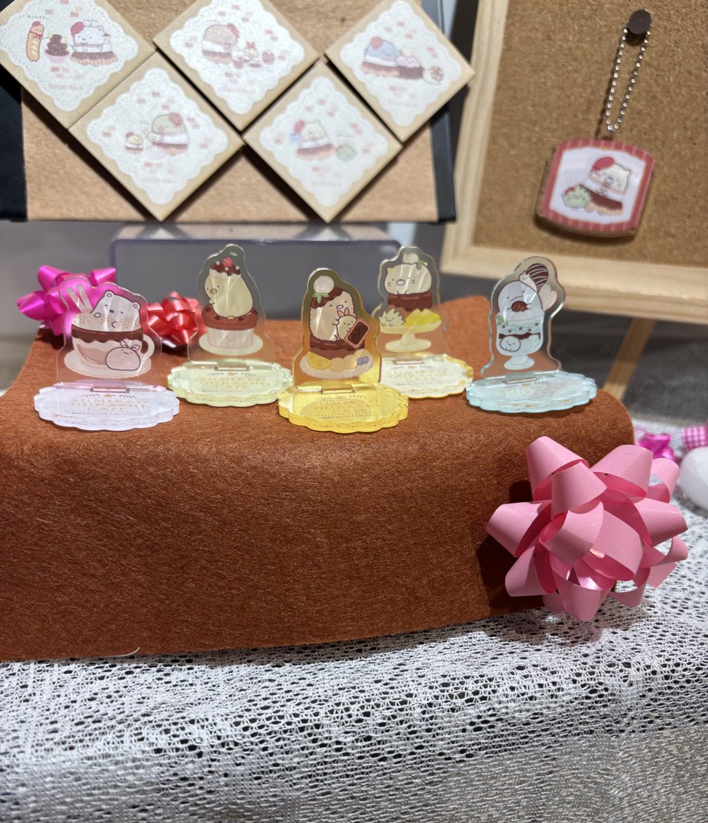 先日のすみっコカフェも行ってきました…！🍫✨
チョコレートテーマのしろちゃんとも一緒に🐻‍❄️💗

これからもマイペースにぬい撮りしていきたいな~